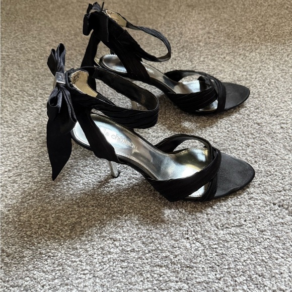 Le Chateau Elegant Black Bow Heels - Picture 3 of 9